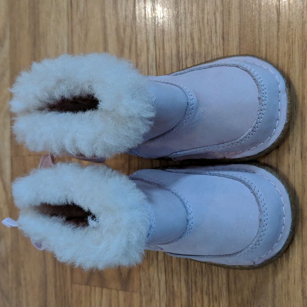 Born Boots Pink Fuzzy Baby Boots size 2